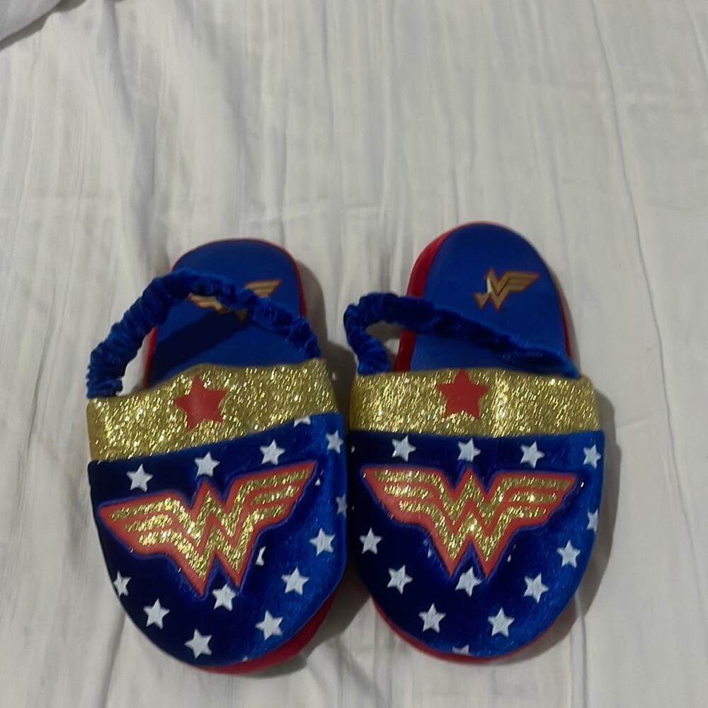 Wonder woman blue red  M 9/10 slip on elastic heels strap slipper nwot